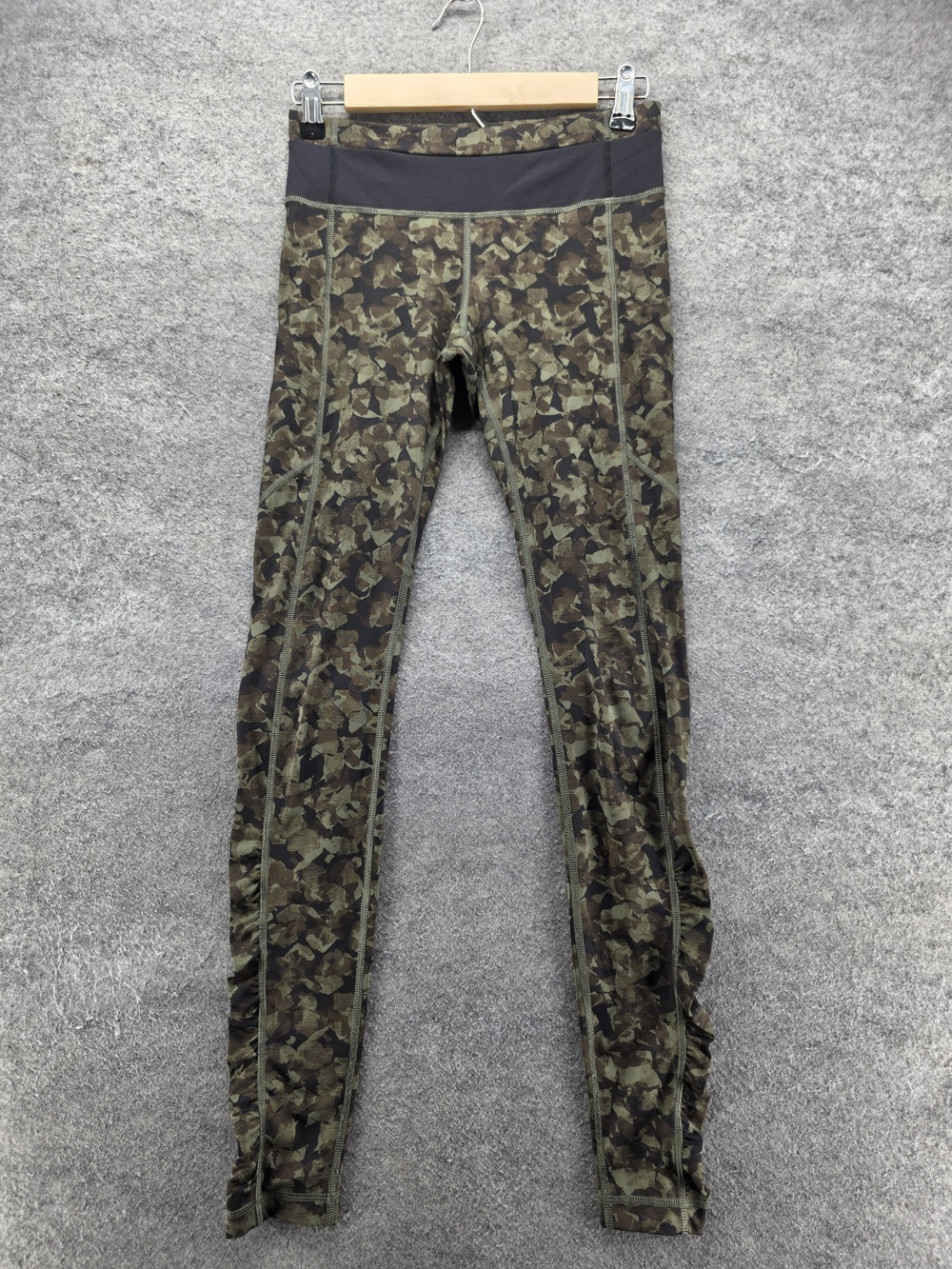 Lululemon Leggings Womens 4 Green Camo Ankle Elastic Waist Yoga 30.5 Inseam